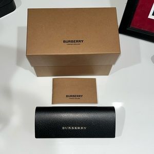 Burberry case w box.